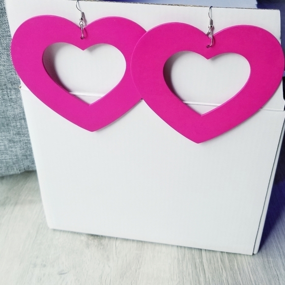 "BUNDLES ONLY" Huge Heart Wooden Painted Dangle Earrings - Picture 3 of 5